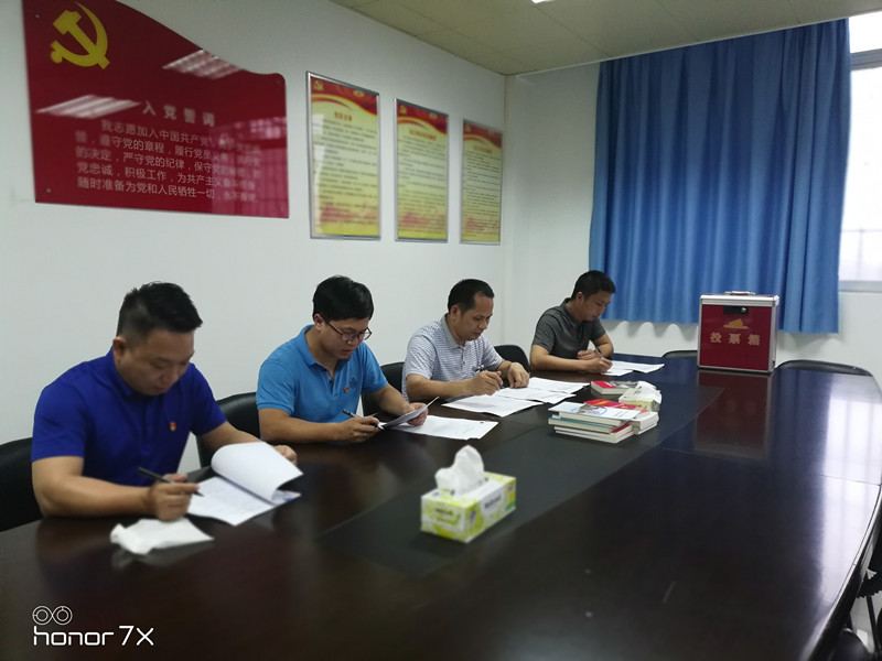 人才中心选举相片.jpg