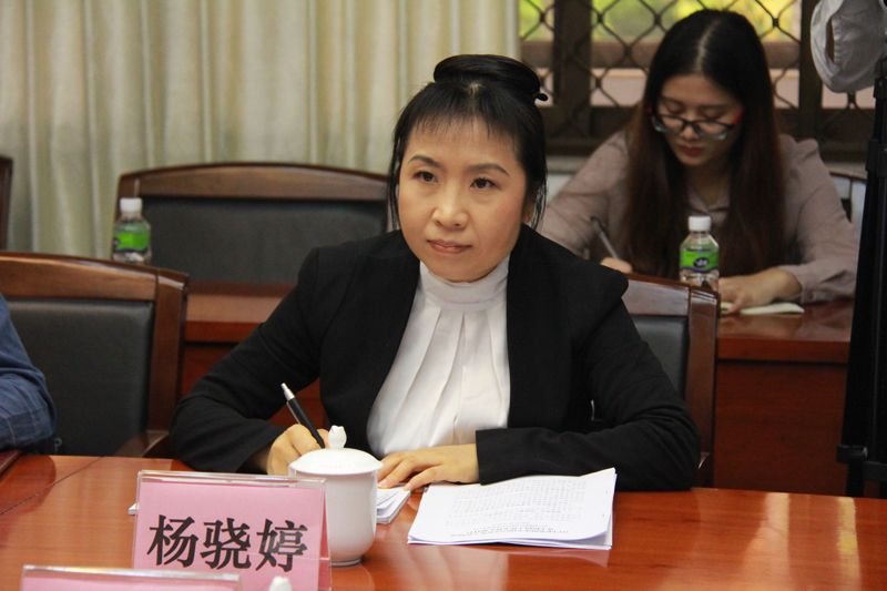 省统计局副局长杨骁婷听取汇报.JPG
