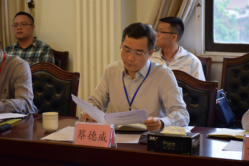 副市长蔡德威听取汇报.jpg