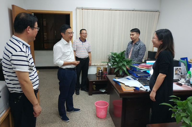 许晓雄慰问数据审核人员.jpg