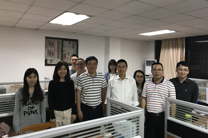 许晓雄慰问经普办人员.jpg