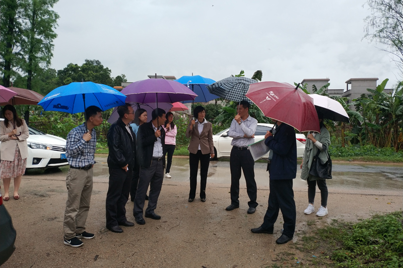 黄俊伟实地检查.jpg