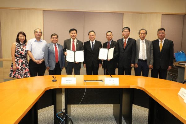 五邑大学与岭南大学签署合作框架协议 成立居家