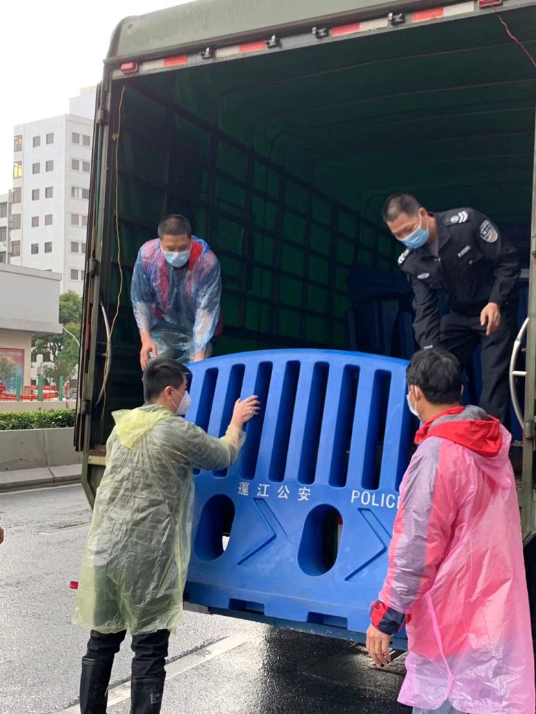 支援社区完成道理封闭.jpg