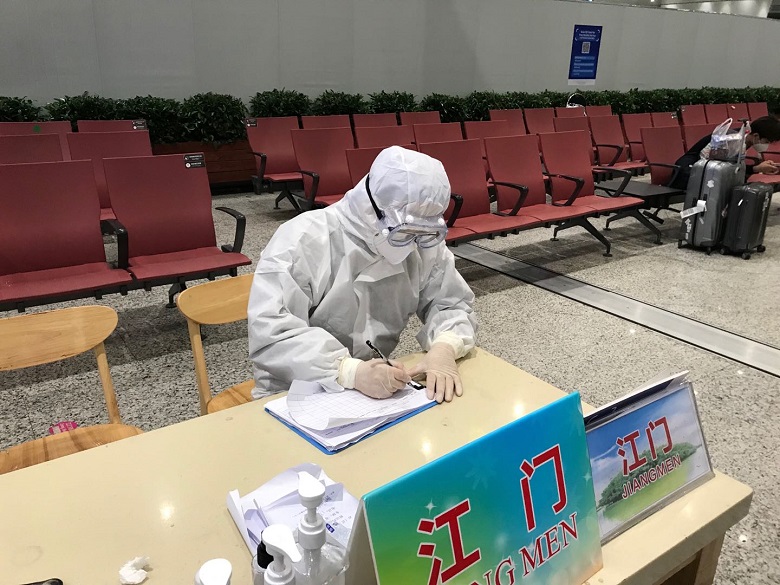 周嘉俊同志在广州白云国际机场工作.jpg