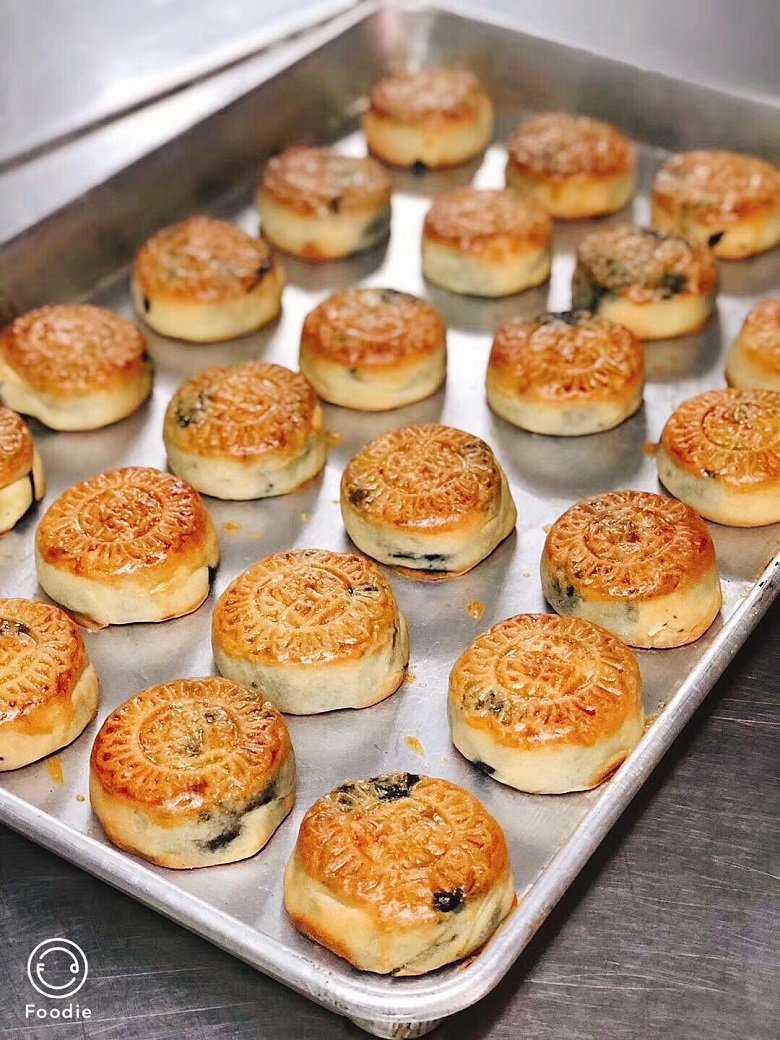 深井柴火黑豆沙月饼.jpg