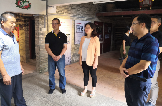 参观周文雍故居建设情况_副本.jpg