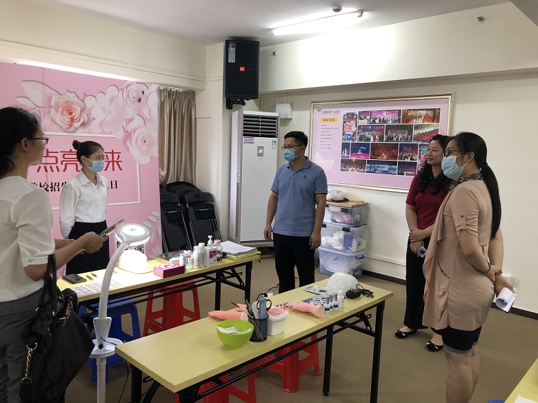 市人社局走访慰问江门市新会区会城宝娜美容培训中心世赛集训美容项目团队.jpg