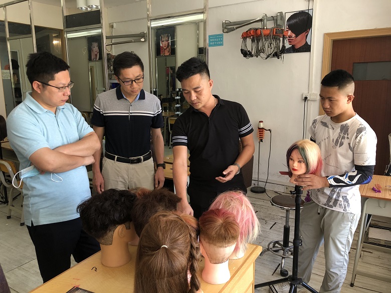 市人社局走访慰问恩平市金沙职业培训学校世赛集训美发项目团队.jpg