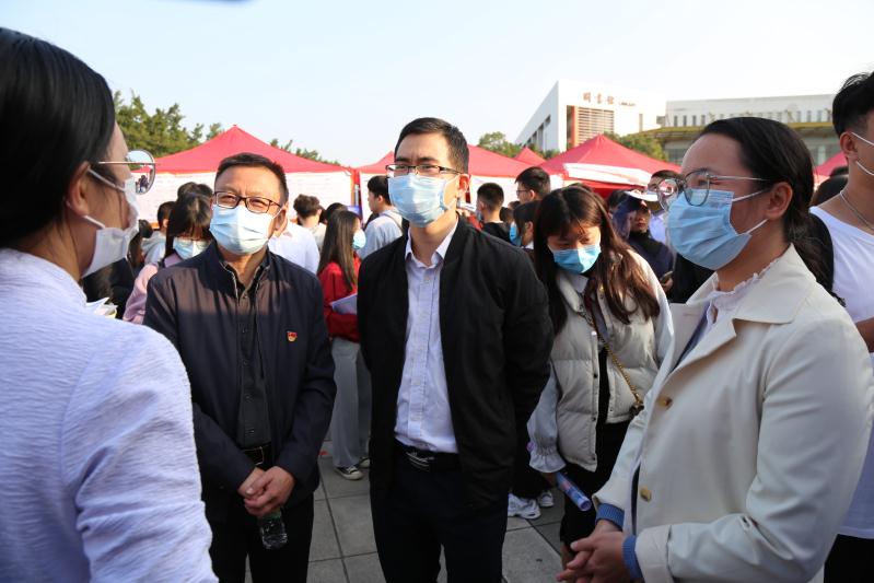 招聘会现场照片3.jpg