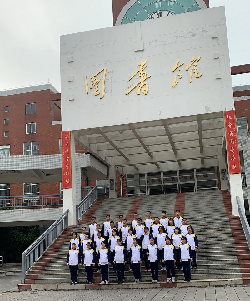 江门一中学生在校园开展《文明在哪里》歌曲传唱活动_缩小大小.jpg