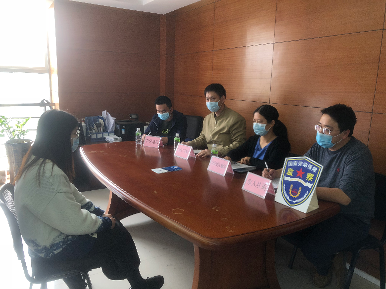 第三段配图：各行业主管部门联合接访.jpg
