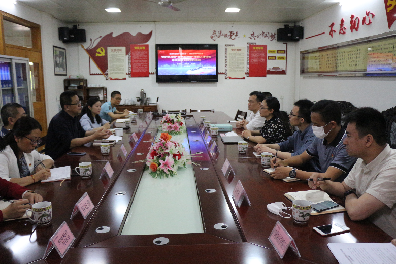 座谈会.jpg