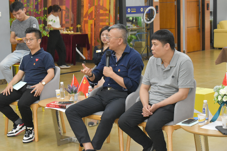 相片7、党龄20余年的老党员、双创园运营中心总经理陈山谈观后感和创业分享.JPG