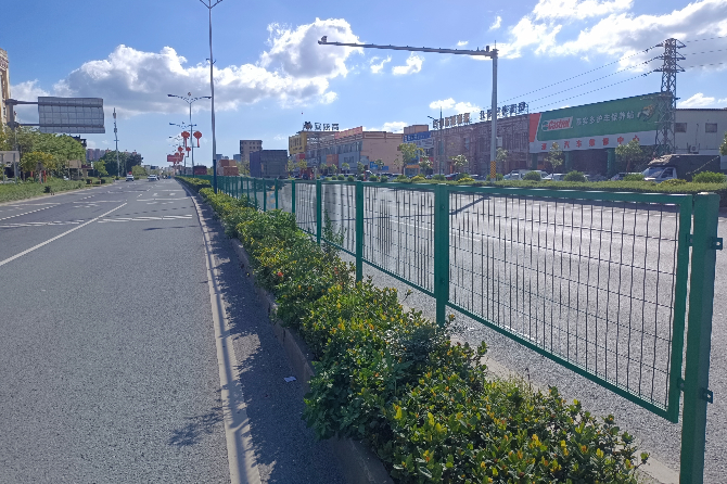 公路信息kp041-G325安全隐患整治-隔离栅.jpg