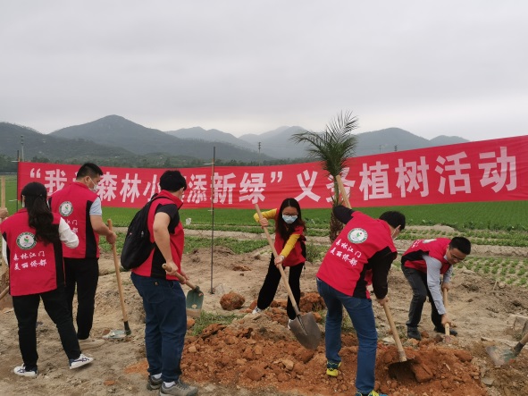 210528植树添新绿共建森林小镇 (5).jpg