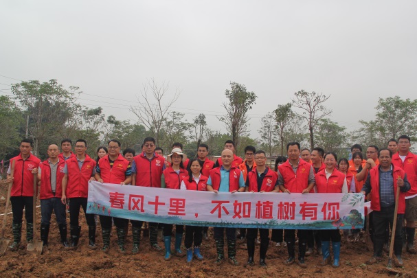 210528植树添新绿共建森林小镇 (10).jpg