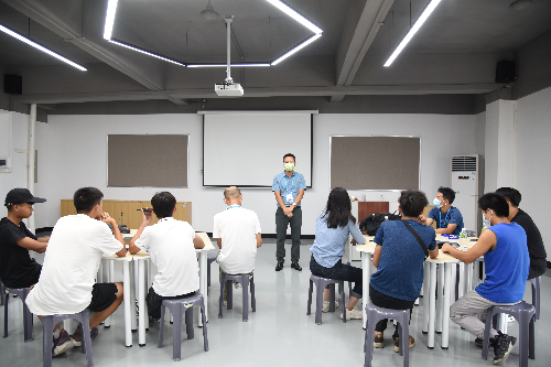 4竞赛项目组召开技术说明会.JPG