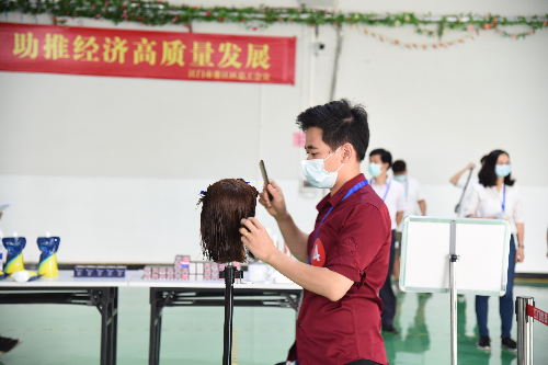 14美发师项目比赛现场.JPG