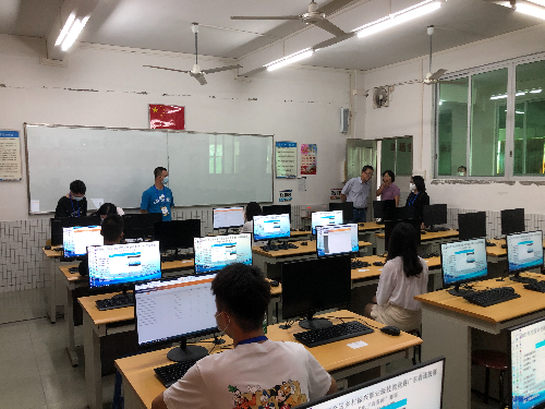 30电子商务项目比赛现场.jpg