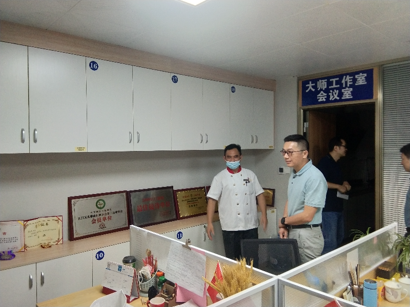5.调研组在开平潭江半岛酒店有限公司罗国永大师工作室调研。.jpg