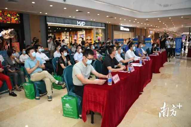 此次活动由江门市文明办、市生活垃圾分类办、市商务局、市市场监管局、市城市管理综合执法局联合主办。 图片