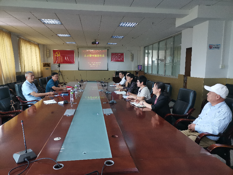 与高层次人才座谈交流.jpg