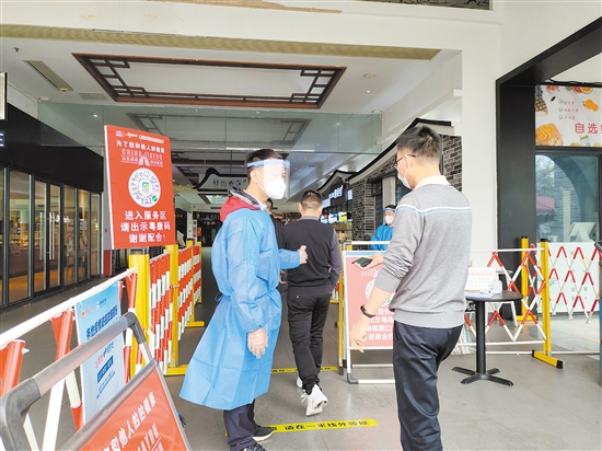 沈海高速雅瑶服务区防疫服务“两手抓” 全力护航旅客平安出行