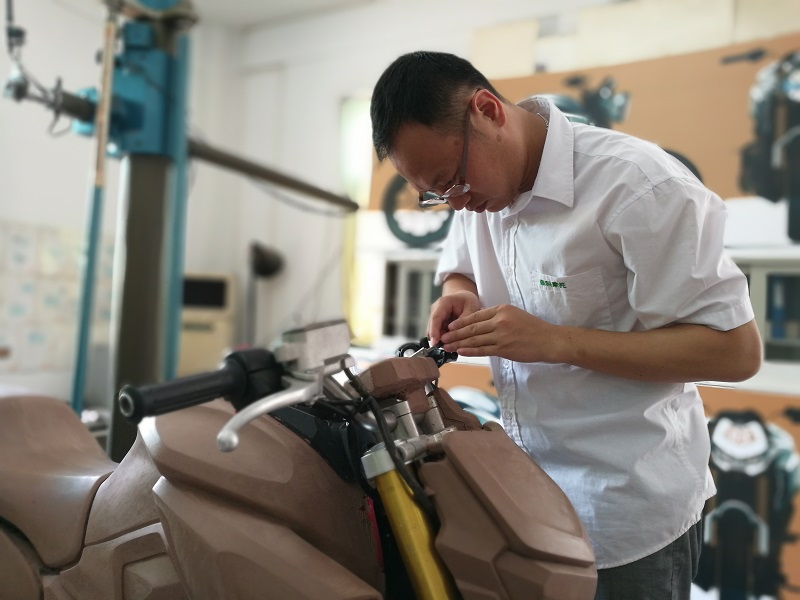 刘新华工作照.jpg