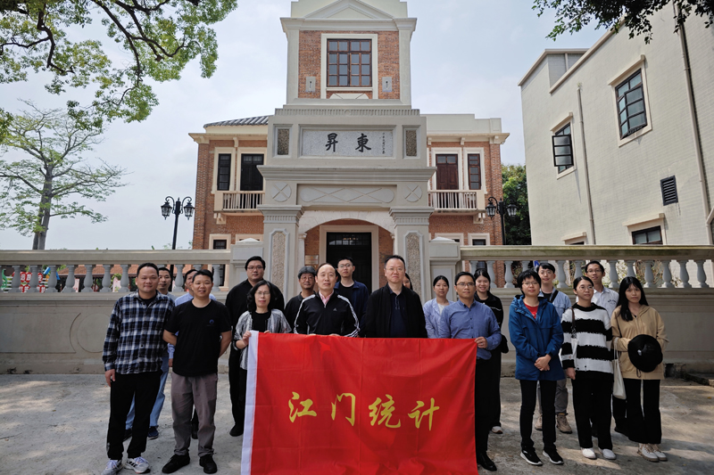 追寻红色印记 提振奋进精神——市统计局党支部组织参观李凌事迹展示馆