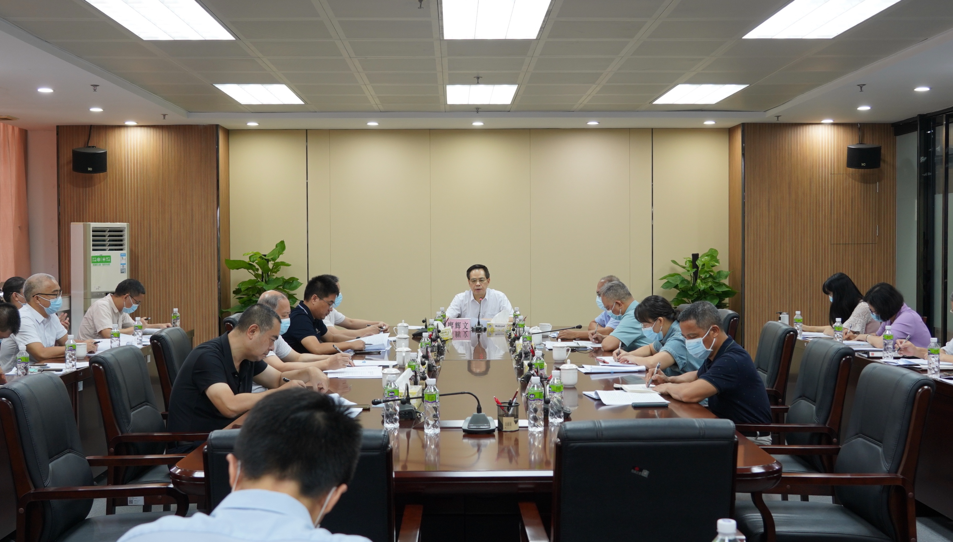 市生态环境局党组召开党组会议、理论学习中心组学习会议传达学习贯彻习近平总书记在全国生态环境保护大会上的重要讲话精神