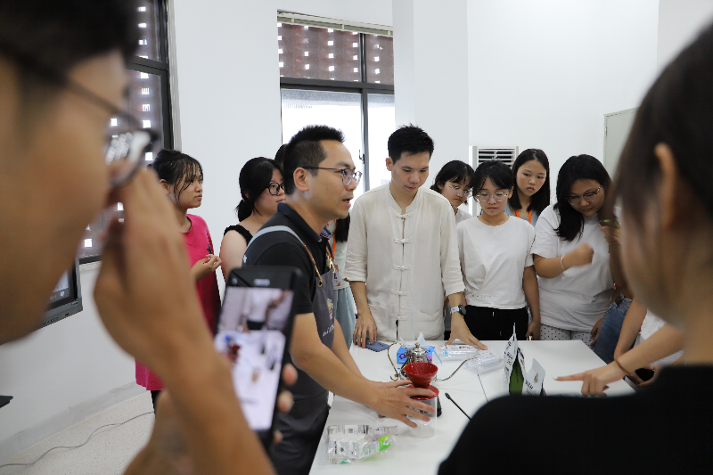 图片3：技能培训进校园活动.png