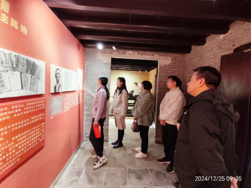 图片1参观展厅.png