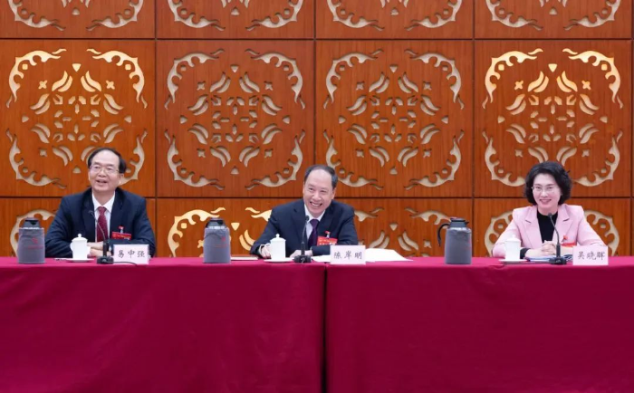 江门代表团举行开放团组活动 加快推动工业经济规模迈上万亿台阶 共建大湾区宜居宜业宜游优质生活圈 陈岸明吴晓晖等代表回答记者提问