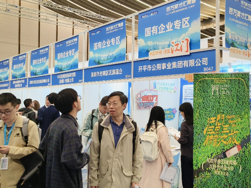 招聘会现场.jpg