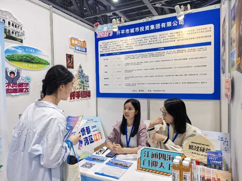 招聘会现场2).jpg