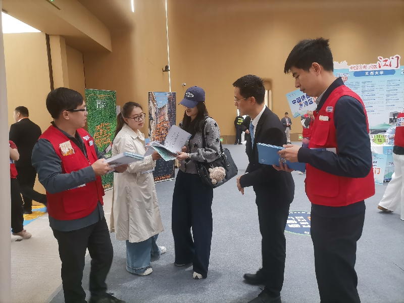 招聘现场2.jpg