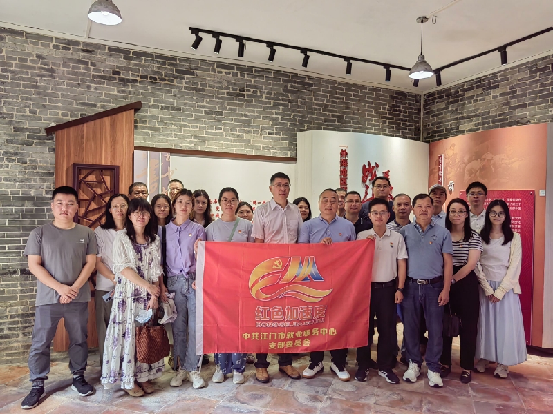 图片1：在青青读书会旧址参观学习.jpg