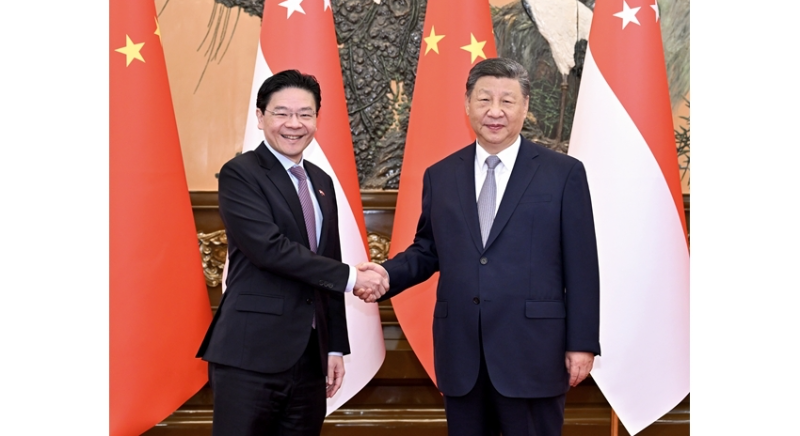 习近平会见新加坡总理黄循财