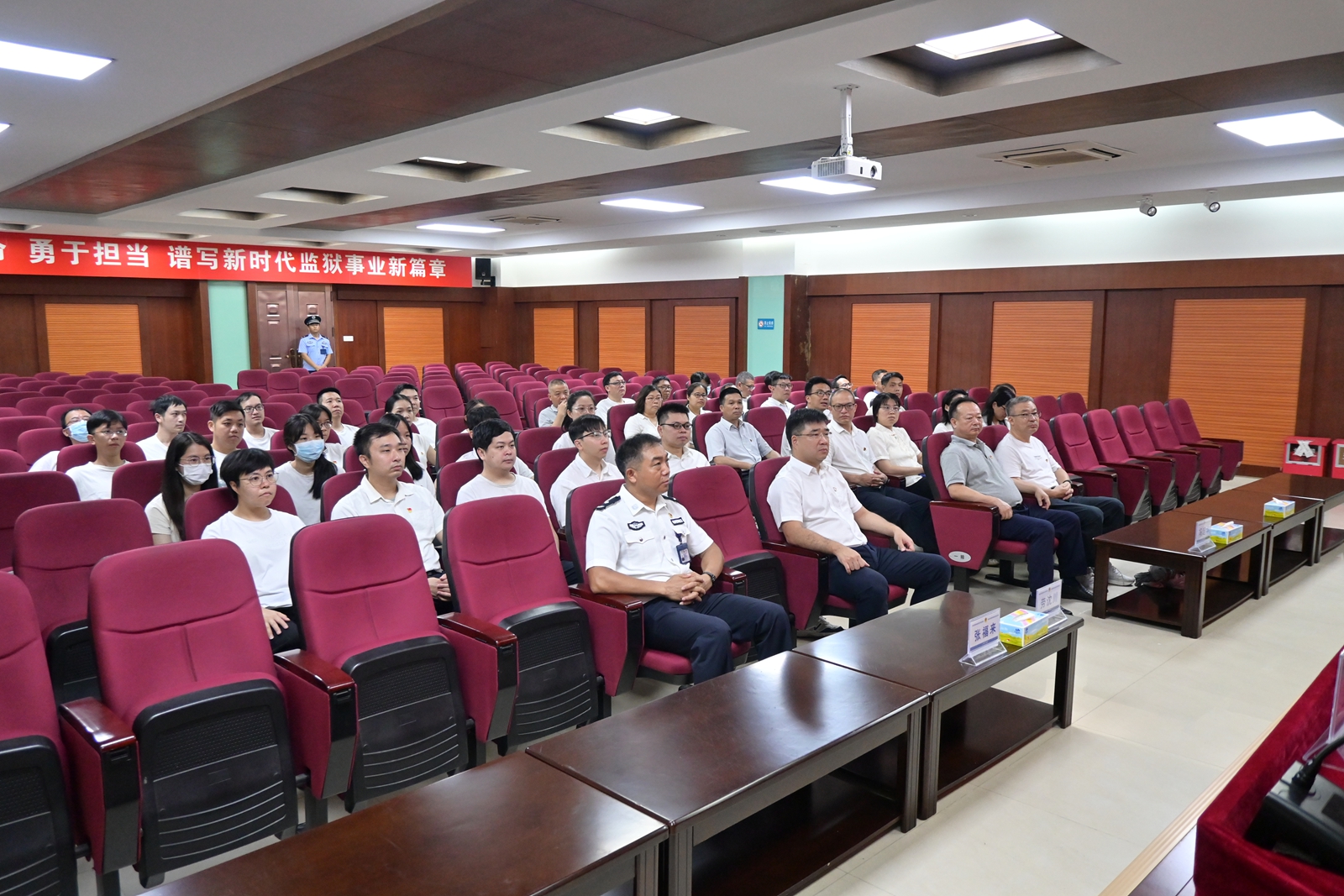 警钟长鸣 以案为鉴——市建管中心开展警示教育主题党日活动