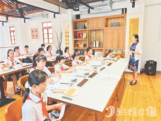“无负今日・少年读书班”在梁启超故居新华悦读空间举行。