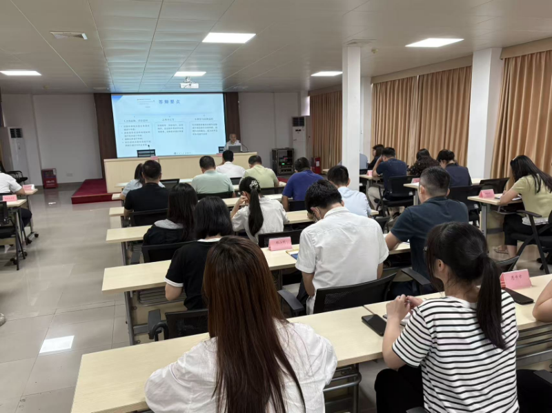 专业律师作行政诉讼法专题授课.jpg