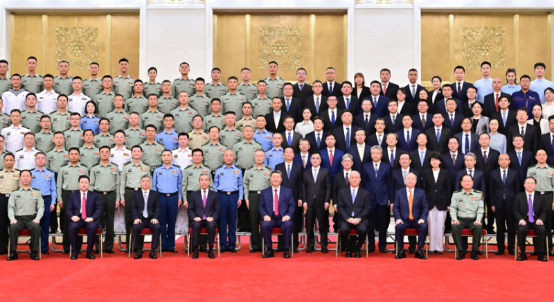 习近平亲切接见中国人民抗日战争暨世界反法西斯战争胜利80周年纪念活动筹办工作各方面代表