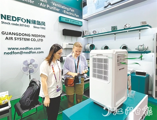 台山参展企业的创新产品受到众多外国客商的青睐,使企业在激烈的市场竞争中脱颖而出。 台山参展企业的创新产品受到众多外国客商的青睐,使企业在激烈的市场竞争中脱颖而出。