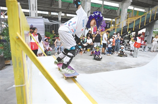 2025世界滑板日・江门站暨新会区滑板公开赛在新会区“NoNoPark无界社区”成功举行。 2025世界滑板日・江门站暨新会区滑板公开赛在新会区“NoNoPark无界社区”成功举行。