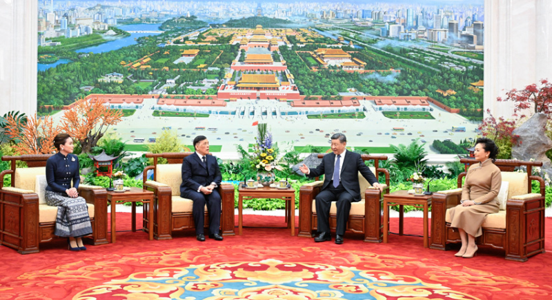 習近平會見泰國國王哇集拉隆功 習近平會見泰國國王哇集拉隆功