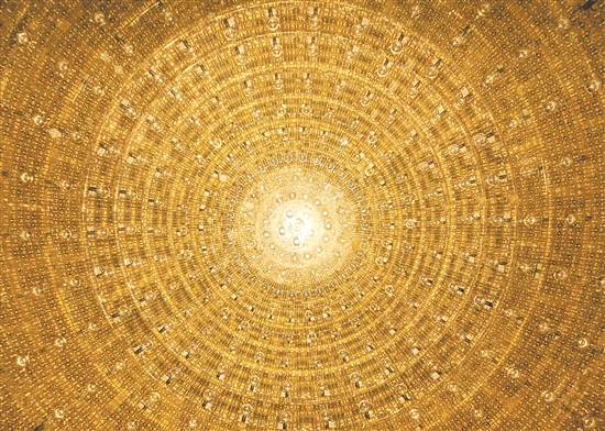 运行仅2个多月,江门中微子实验发布首个物理成果,两大关键参数刷新世界测量精度纪录。图为中心探测器球内“星空”。刘悦湘 运行仅2个多月,江门中微子实验发布首个物理成果,两大关键参数刷新世界测量精度纪录。图为中心探测器球内“星空”。刘悦湘