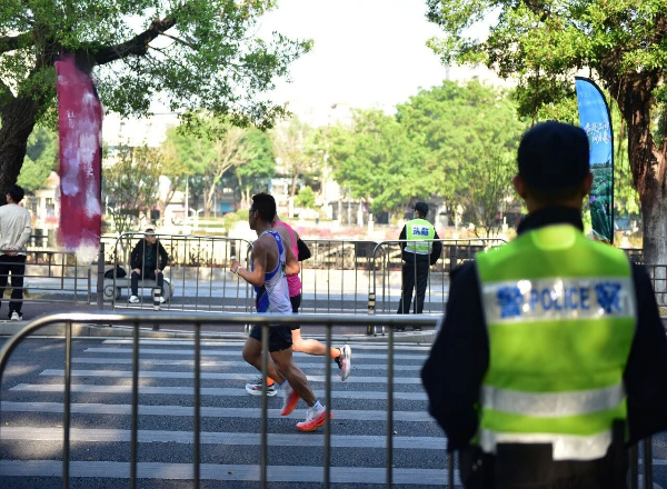 护航江马，邑路有我！——江门市公安机关顺利完成2025江门马拉松赛安保工作