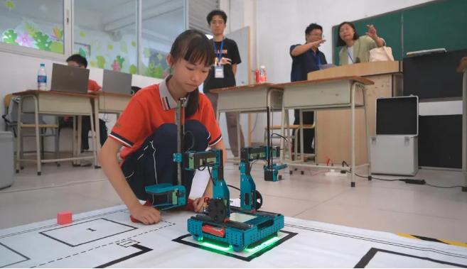 机器人、人工智能、创意智造……这场科技盛宴，江门少年太“燃”了！