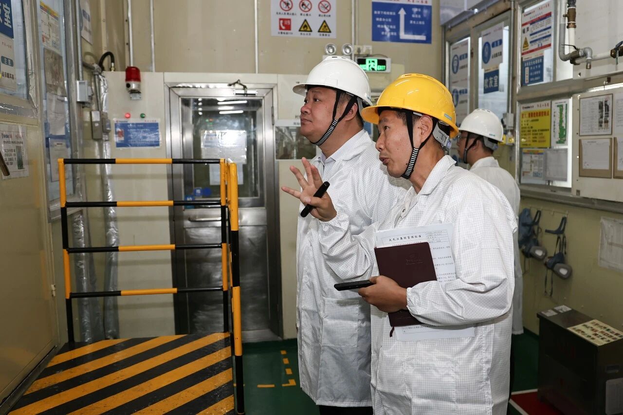 江门市应急管理局易陟同志开展招商调研和涉喷涂工贸企业安全检查